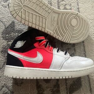 Size 5 Nike dunks